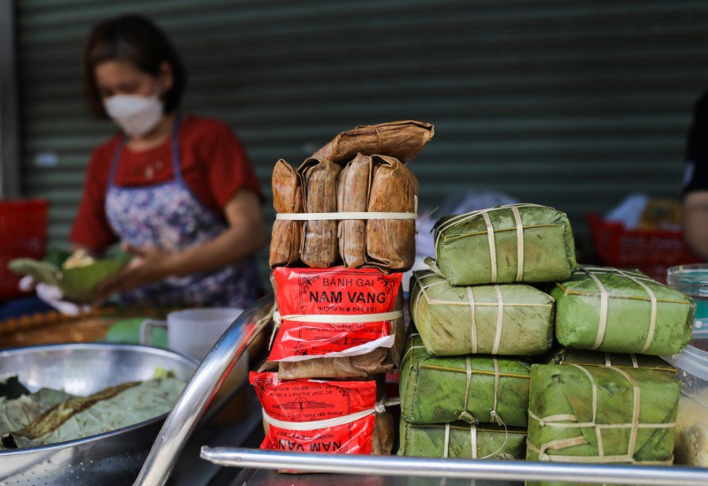 Bánh gai, bánh chưng tại quán xôi lá sen