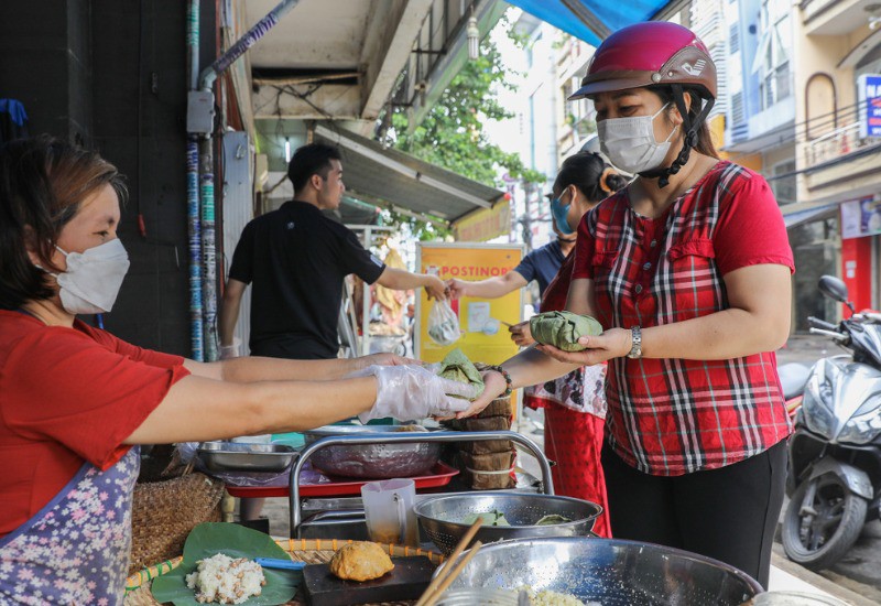 Chị Phương Anh, khách hàng thân thiết của quán