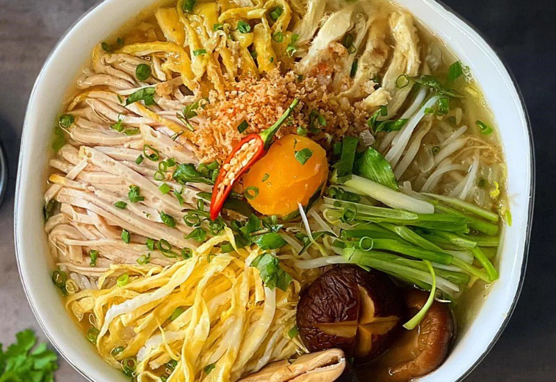 Bún thang Phở Thìn 13 Lò Đúc, trình bày đẹp mắt