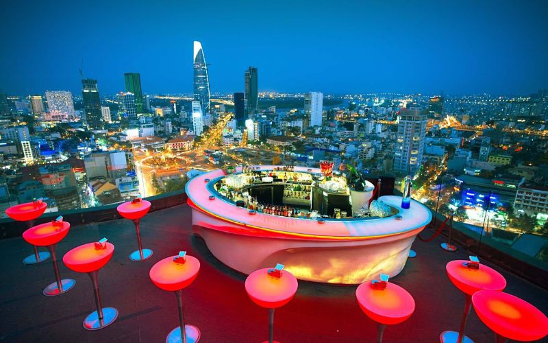 Chill Skybar, quán bar rooftop với tầm nhìn 360 độ và không gian sang trọng tại Sài Gòn