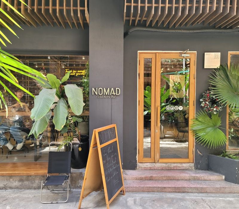 Quán cafe Normad với trang trí Tết ấn tượng