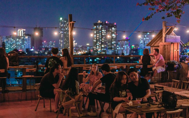 Thương Rooftop với thực đơn đồ uống đa dạng và hấp dẫn