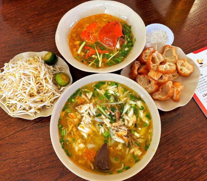 Bánh canh cua Lộc Vừng với cua nguyên con